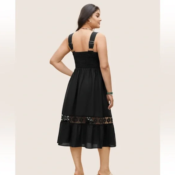 BloomChic Plain Elastic Waist Cut Out Lace Patchwork Dress - Picture 2 of 5